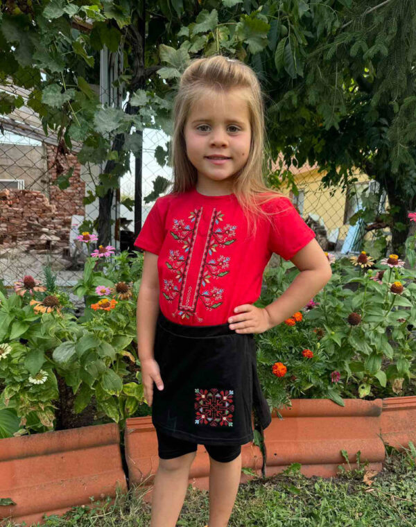 ДЕТСКА ТЕНИСКА -ШЕВИЦА БРОДЕРИЯ (ЧЕРВЕН10-1)