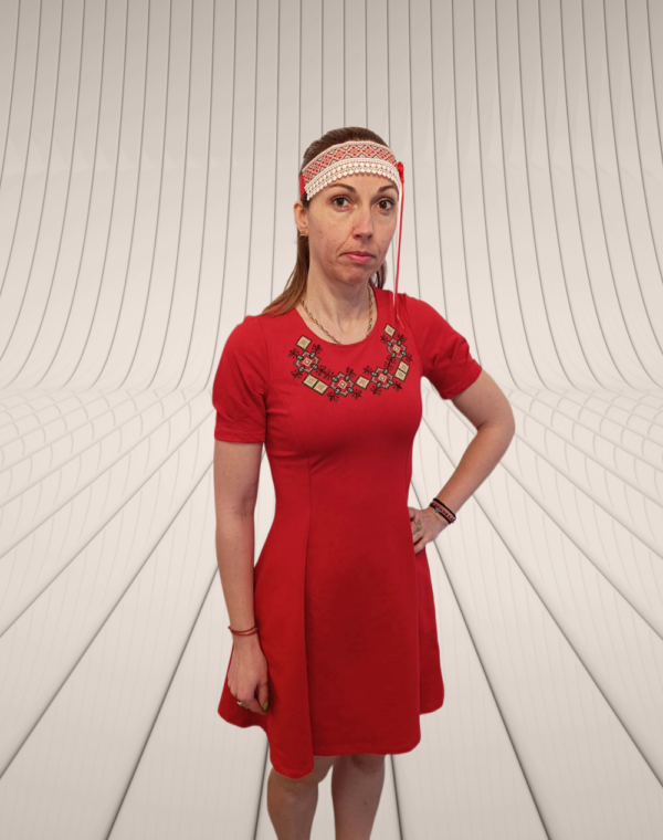 РОКЛЯ-ЧЕРВЕНА